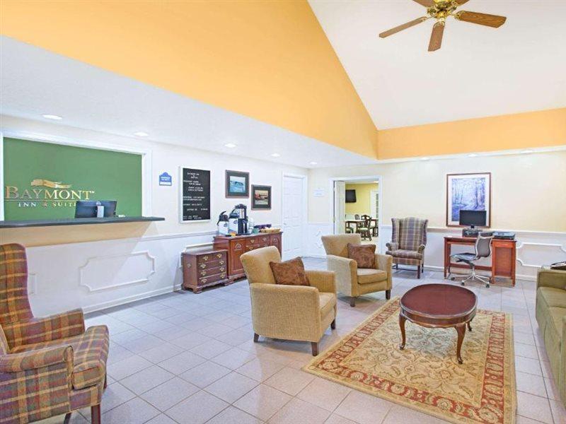 Baymont By Wyndham Forest City Extérieur photo