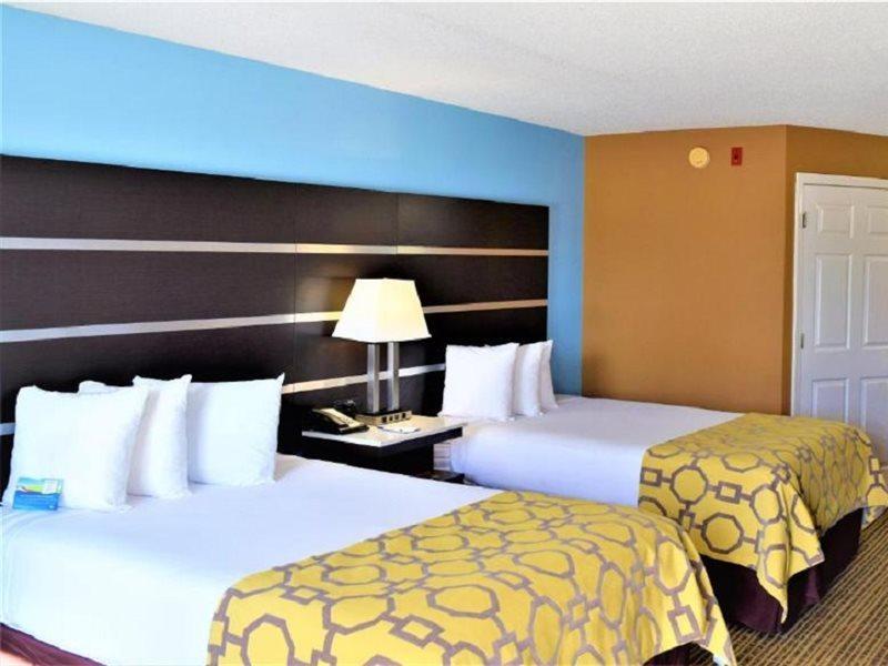 Baymont By Wyndham Forest City Extérieur photo