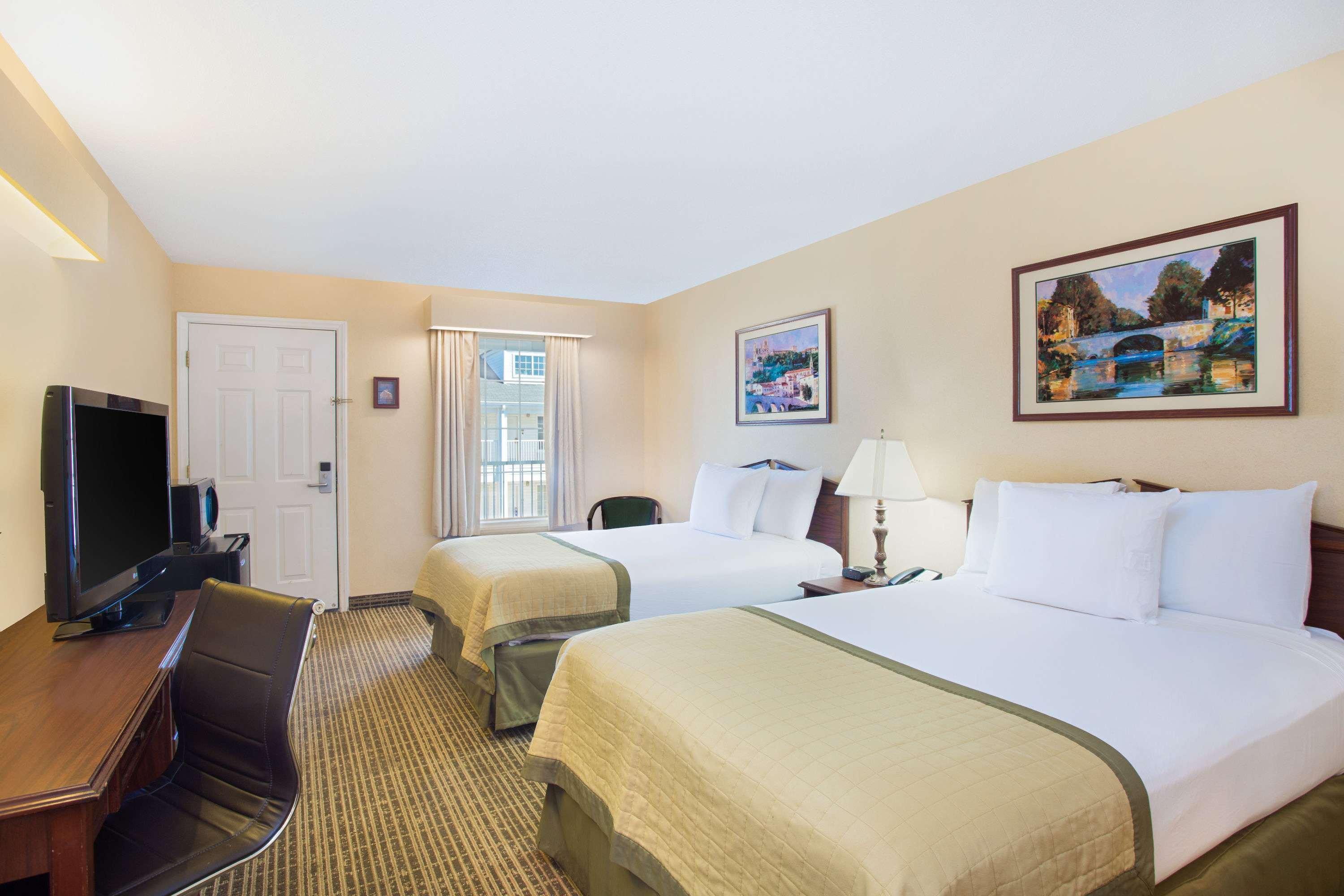 Baymont By Wyndham Forest City Extérieur photo