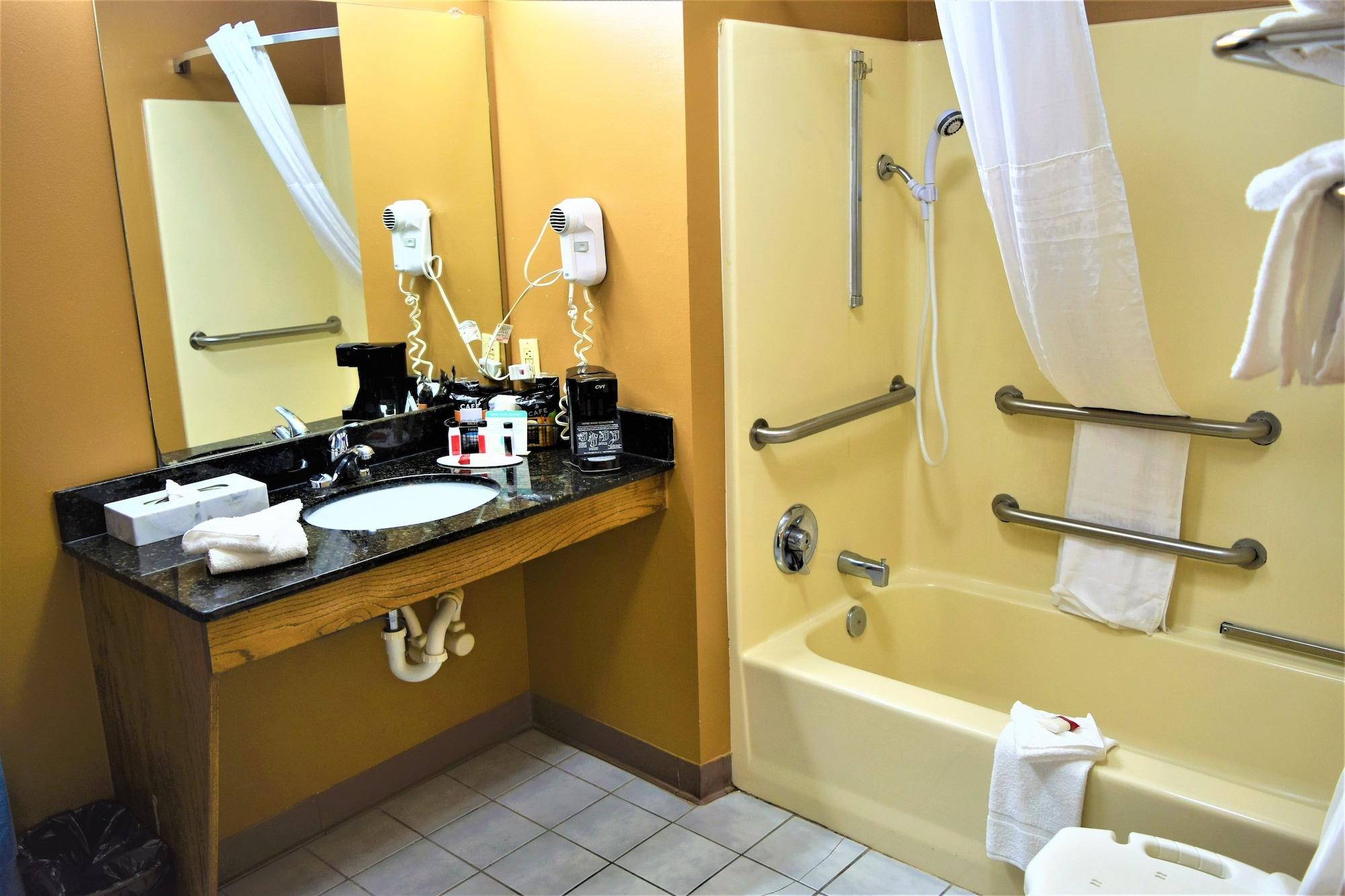 Baymont By Wyndham Forest City Extérieur photo