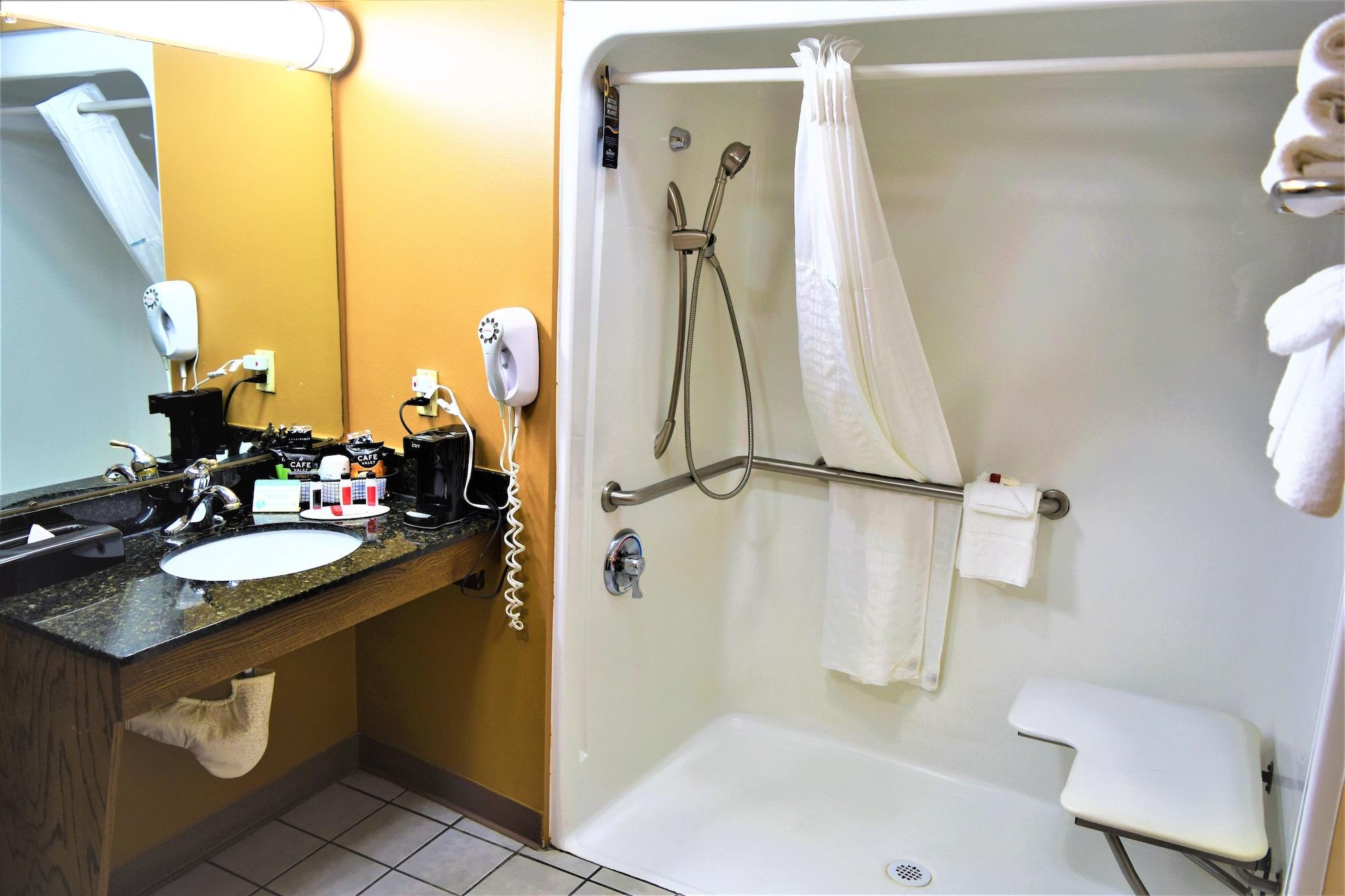 Baymont By Wyndham Forest City Extérieur photo