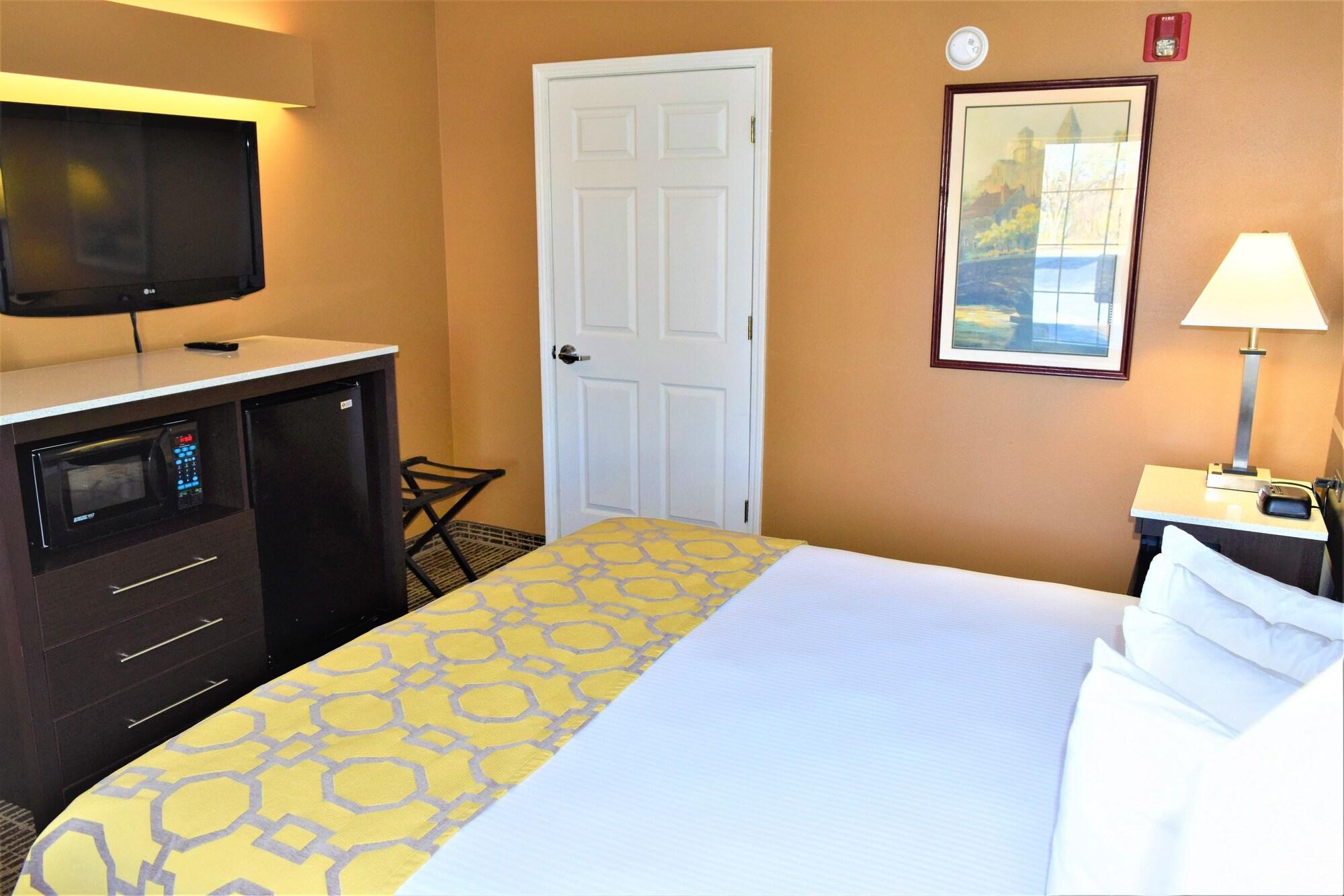 Baymont By Wyndham Forest City Extérieur photo