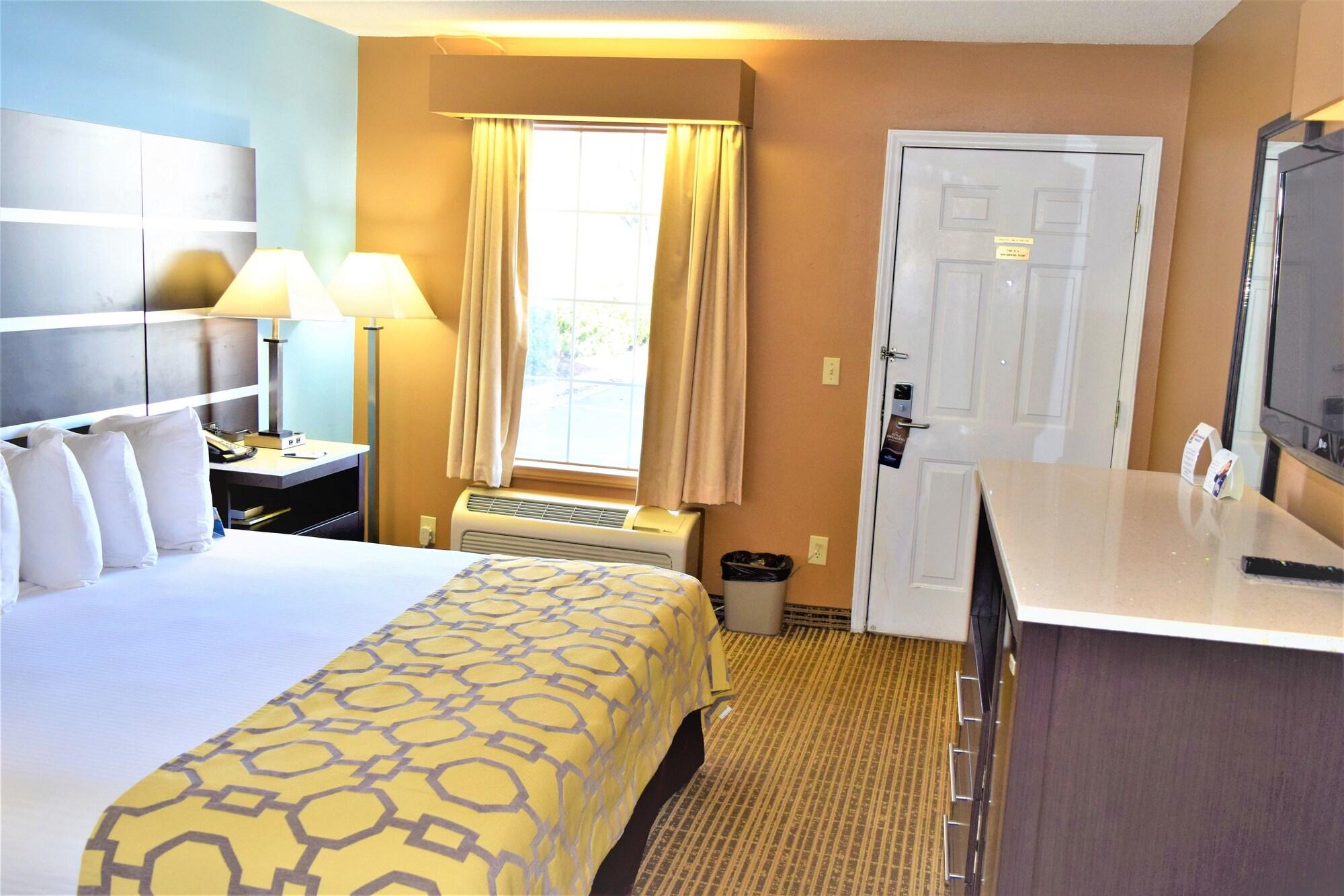 Baymont By Wyndham Forest City Extérieur photo