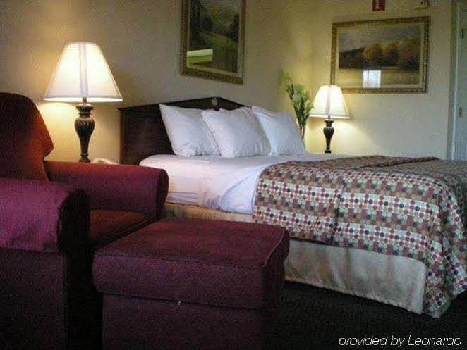 Baymont By Wyndham Forest City Extérieur photo