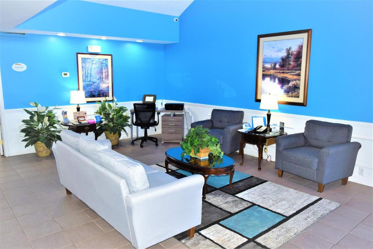 Baymont By Wyndham Forest City Extérieur photo